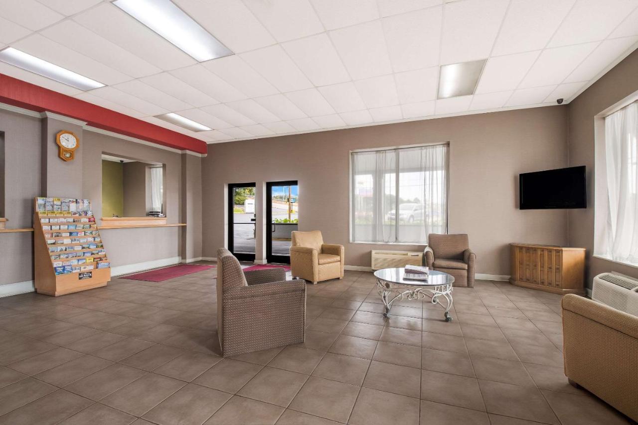 Suburban Studios Cleveland Tn I-75 Bagian luar foto